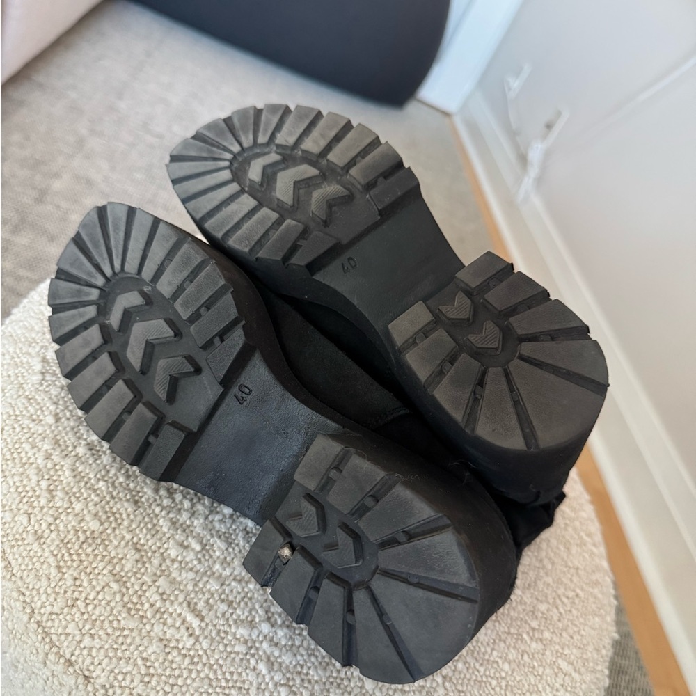KMB Black Suede Chelsea Heel Boots - Picture 3 of 4